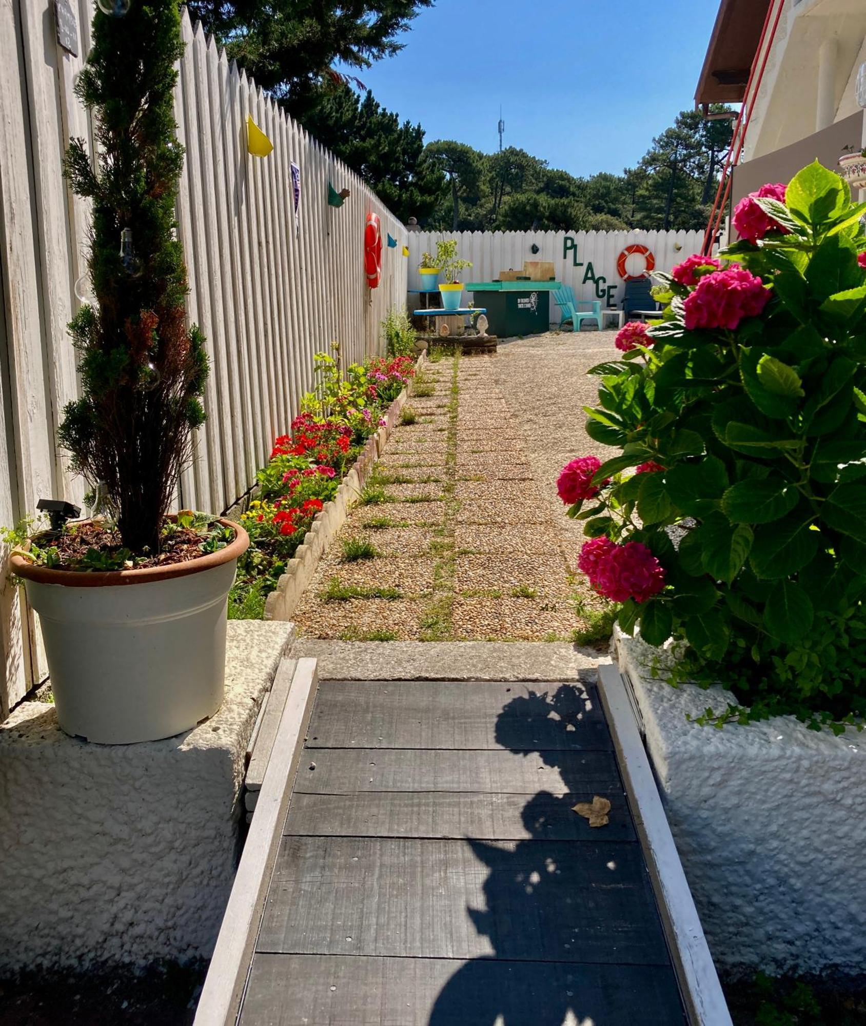 L'Ecume Des Jours Hotel Soulac-sur-Mer Bagian luar foto